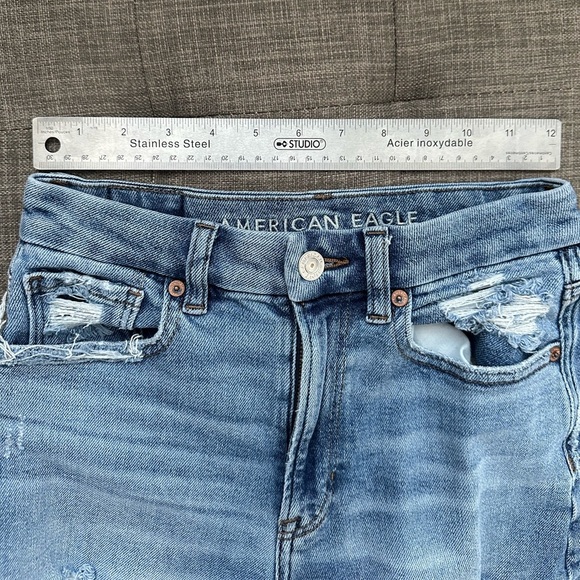 American Eagle Outfitters Medium Wash Distressed Curvy Mom Jeans - Picture 9 of 10